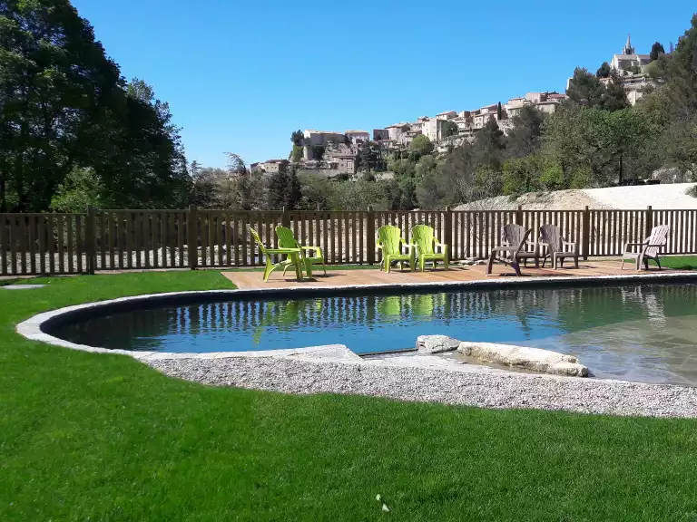 piscine naturel avec vue sur Bonnieux