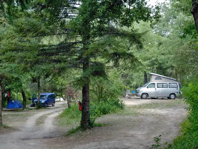 emplacement de camping en pleine nature proche de Apt dans le Luberon