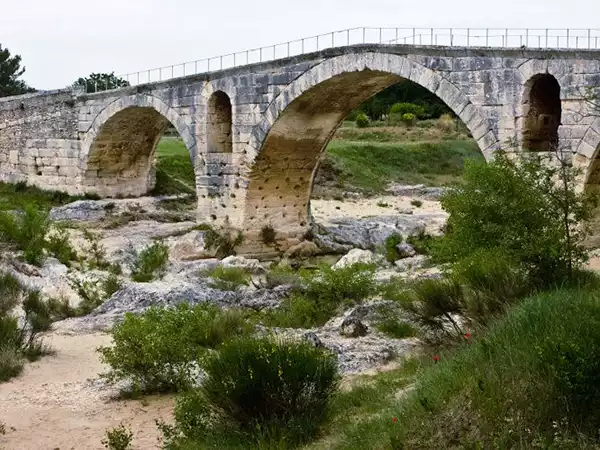 Pont Julien de Bonnieux